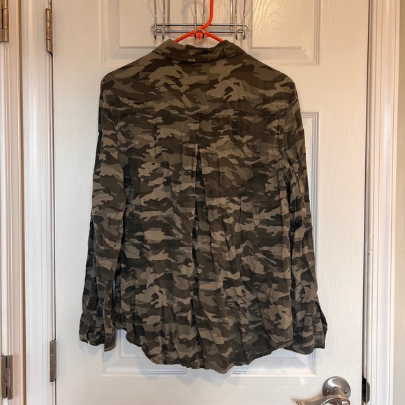 Beachlunchlounge Camo Button Down Shirt Womens Large Green Camouflage - Picture 2 of 3